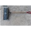 Image 2 : 3 Snow Shovels 
