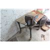 Image 2 : 6'' Vice on Steel Table 24'' x 24'' x 28 1/2'' on Casters 