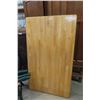 Image 2 : Country Table 60'' x 36'' x 30'' with 4 Chairs 