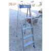 Image 2 : Aluminum 5 foot Step Ladder