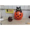 Image 1 : 2 Light Up Blow Molds : Cat/Pumpkin 28'' Tall, Pumpkin