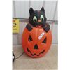 Image 2 : 2 Light Up Blow Molds : Cat/Pumpkin 28'' Tall, Pumpkin