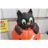 Image 3 : 2 Light Up Blow Molds : Cat/Pumpkin 28'' Tall, Pumpkin
