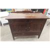 Image 1 : Oak Buffet 39'' x 46'' x 20'' 