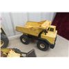 Image 2 : 4 Tonkas, Truck Loader 