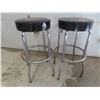 Image 8 : 2 Stools: Dodge & Chevy