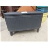 Image 1 : Deck Cooler / Table 33 x 15 x 20" High Extending to 29 1/2"