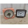 Image 2 : 2 Vintage Cameras, Clock Radio and Alarm Clock