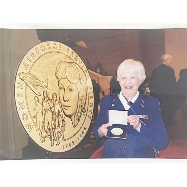 WW2 pilot Elaine D. Harmon signed photo