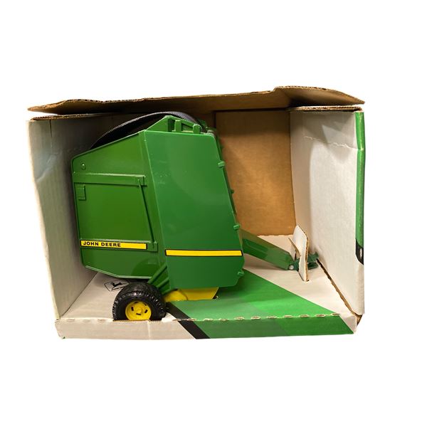 John Deere Round Baller 1/16 Scale 592 In Original Box