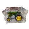 Image 3 : John Deere "Official Show Toy"  420 V Tractor - Ertl RC2 #16101A - Two-Cylinder Club Model in Origin