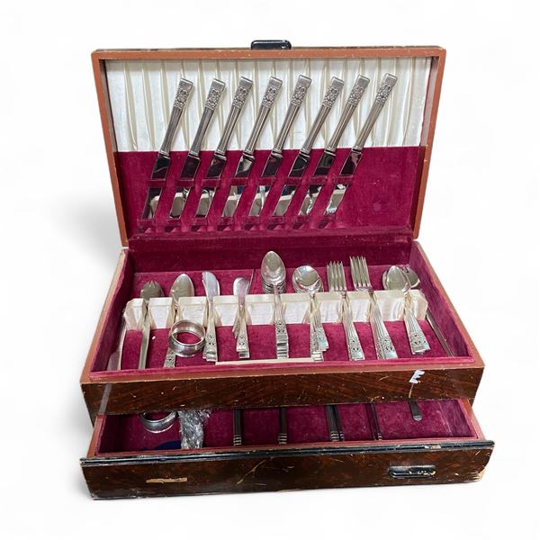 Vintage Community Plate Silver Plated Flatware Set in Case