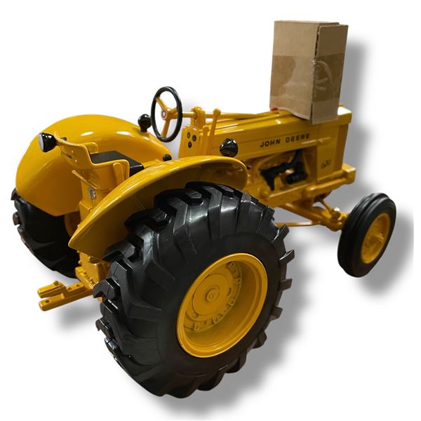 John Deere Industrial "620" Standard Tractor 1/16 Diecast Metal #16162A In Original Box