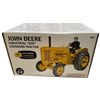 Image 3 : John Deere Industrial "620" Standard Tractor 1/16 Diecast Metal #16162A In Original Box