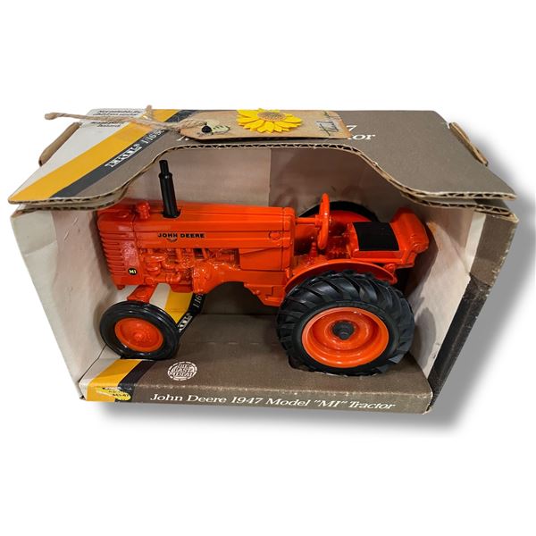 John Deere 1947 Model "MI" Tractor 1/16 #5628 Diecast Metal In Original Box