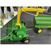 Image 2 : John Deere Diecast Metal Green Hay Wagon & Forage Harvester - Farm Implement Toys