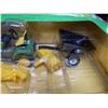 Image 2 : John Deere 325 Garden Tractor with Cart - Ertl 1:16 Scale Diecast #15199 in Original Box