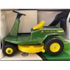 Image 4 : John Deere Rear-Engine Riding Mower - Ertl  1:12 Scale Diecast #5588 in Original Box