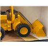 Image 6 : John Deere Loader with Moving Bucket - Ertl 1:16 Scale Diecast Model in Original Box