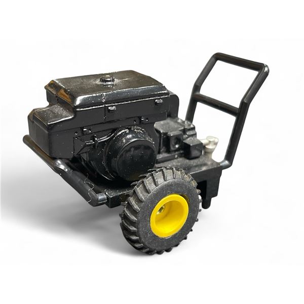John Deere Painted Pewter Pressure Washer Model - Spec Cast #JDM 091 - 2" x 2.5" x 3" in Original Bo