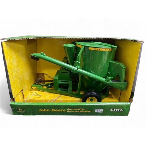 John Deere Grinder/Mixer - Ertl 1:16 Scale Model #5002 in Original Box