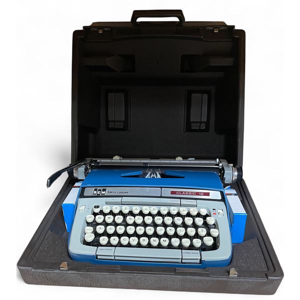 Vintage Smith Corona Classic 12 Portable Typewriter in Case