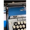 Image 3 : Vintage Smith Corona Classic 12 Portable Typewriter in Case