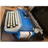 Image 4 : Vintage Smith Corona Classic 12 Portable Typewriter in Case