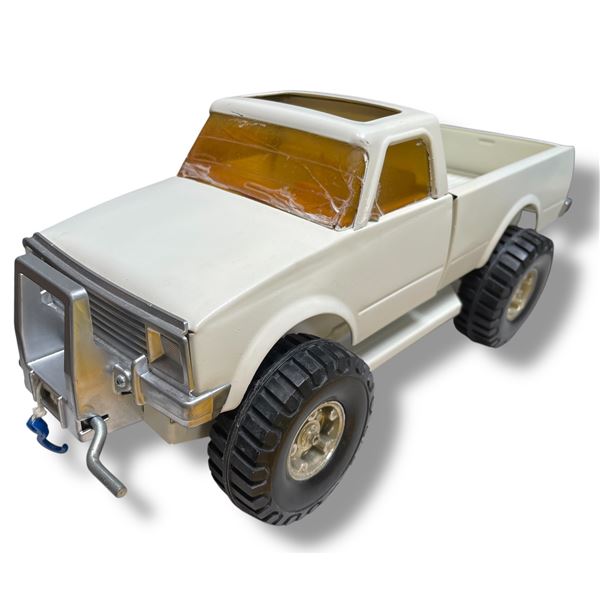 Vintage Nylint Corp. Metal toy truck w/ winch - Original