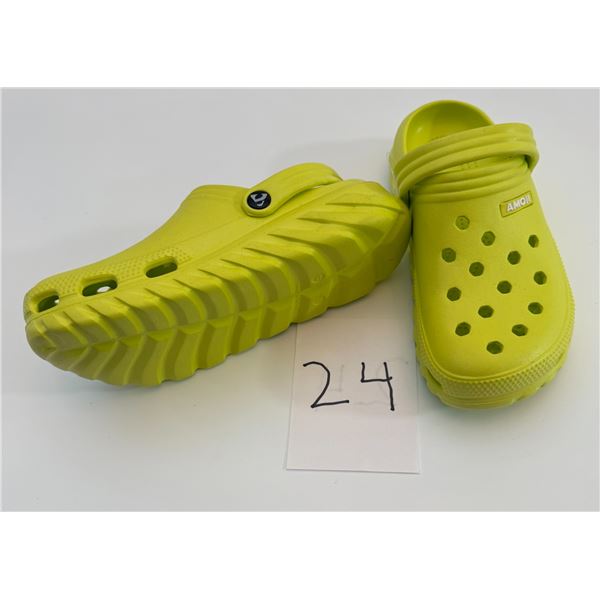 AMoJI Crocs Unisex Classic Clog Acidity Small retail $78.00