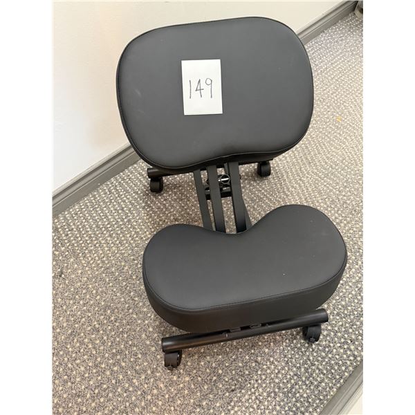 1 Chair DRAGONN ERGONOMIC KNEELING CHAIRS