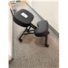 Image 4 : 1 Chair DRAGONN ERGONOMIC KNEELING CHAIRS