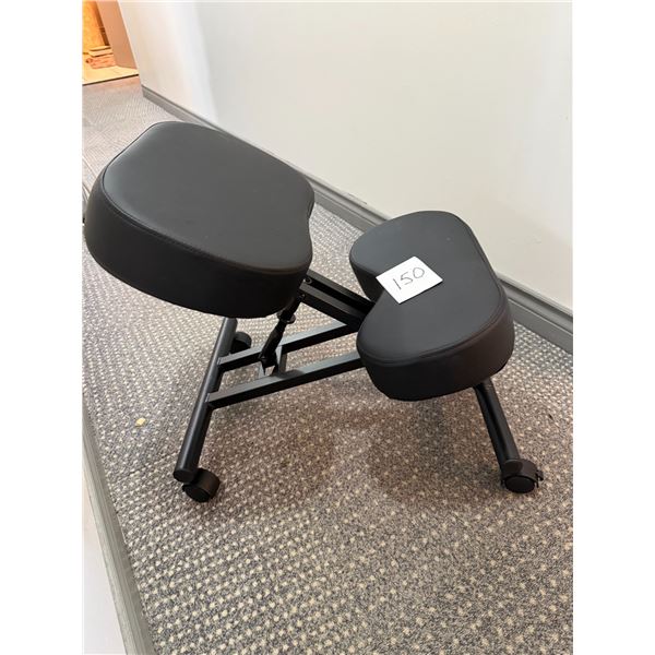 1 Chair DRAGONN ERGONOMIC KNEELING CHAIRS