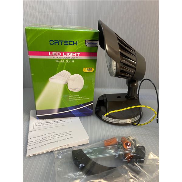 Box with 24pc new Ortech LED security lights - new in boxes (brown)