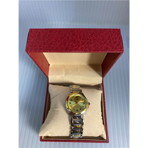 Geneva unisex wrist watch with case