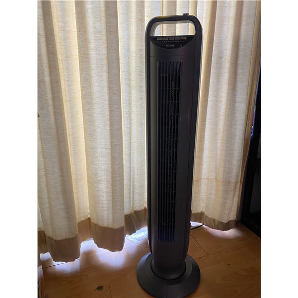 Seville Classics fan with remove (working, base missing screw)