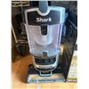 Image 3 : Shark Navigator Lift-Away Self-Cleaning Brush Roll corded vacuum cleaner with box (working)