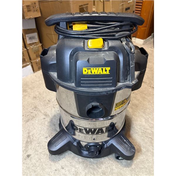 DeWalt wet/dry shop vac (tested working)