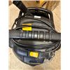 Image 3 : DeWalt wet/dry shop vac (tested working)
