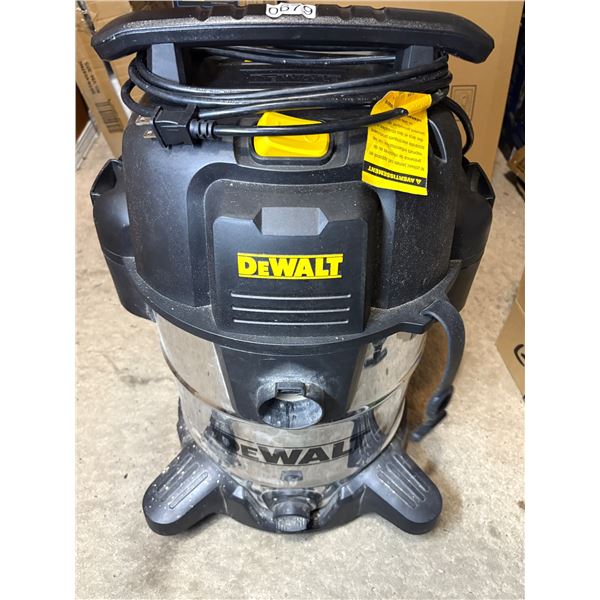 DeWalt wet/dry shop vac (as is, no hose)