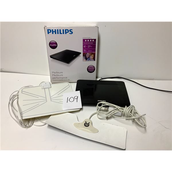 A TV Philips SDV6226/12 Digital Indoor DVB-T Antenna. Features: It's an ultra-flat amplified antenna