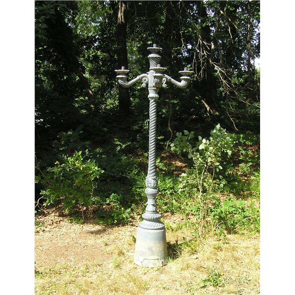 Great bronze colored 8 foot cast metal lamp post