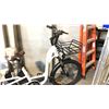 Image 3 : WHITE DUAL BATTERY 8 SPEED FRONT-SUSPENSION REAR CARRIER BIKE