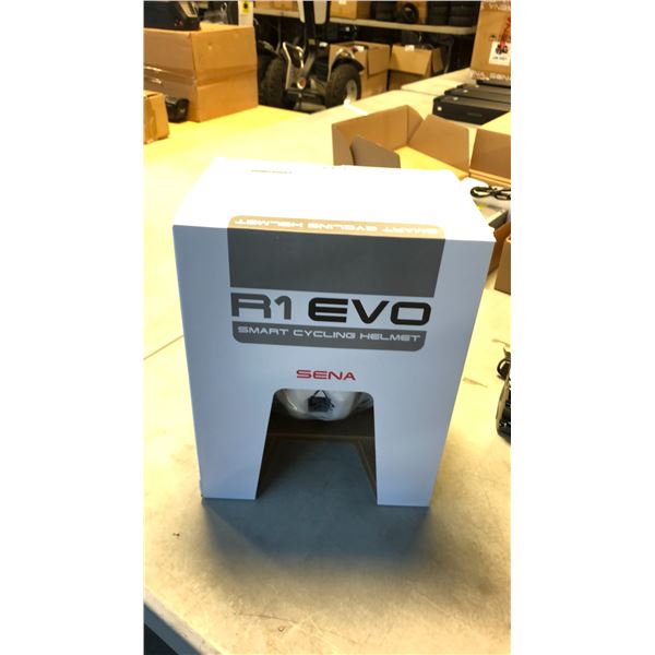WHITE R1 EVO SMART CYCLING HELMET W/ BLUETOOTH SIZE MEDIUM