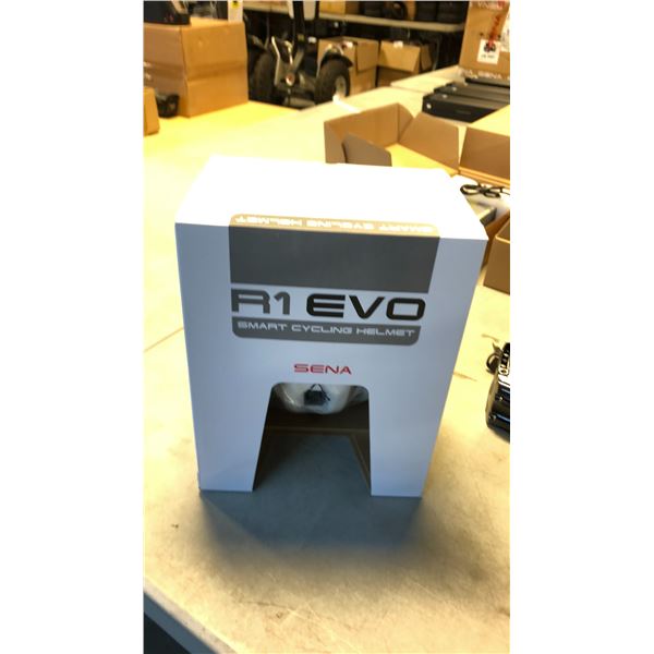 WHITE R1 EVO SMART CYCLING HELMET W/ BLUETOOTH SIZE MEDIUM