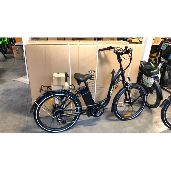 BLACK RTG REGAL FRONT SUSPENSION 8-SPEED ELECTRIC BIKE