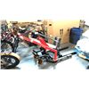 Image 1 : RED/BLACK HYDRAULIC 48V PUSH BUTTON FRONT LOAD LIFT WITH BATTERY AND KEYS *NO CHARGER*