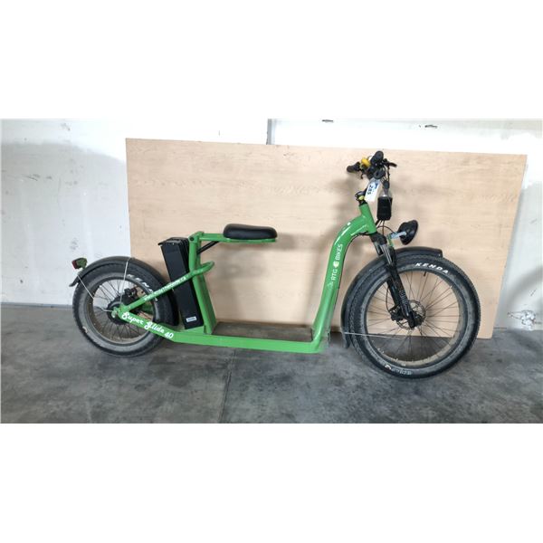 GREEN SUPER GLIDE 4.0 DUAL BATTERY FORMER RENTAL FAT TIRE/SCOOTER - NO CHARGER