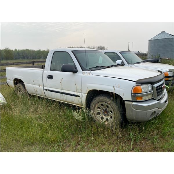 GMC Reg cab, V8 auto, had running, selling for parts only, #1GTEC14X85Z262166