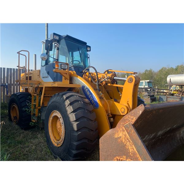 Samsung SL180-2 Loader, #9604-328, 16,228 hrs c/w Bucket, 23.5x25 Tires. Seems to run nice but does 